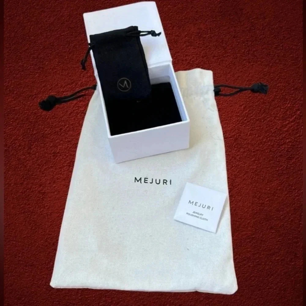 Mejuri Jewellery pouch, dust bag,‎ box and polishing cloth